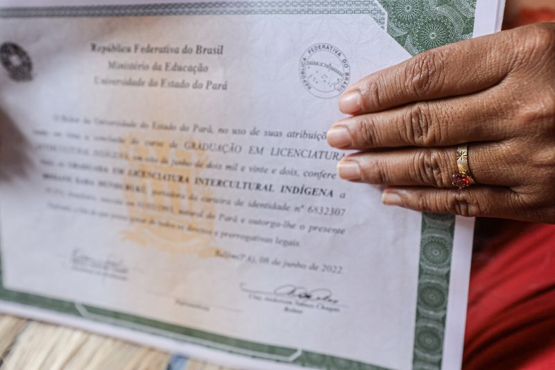 ROSEANE KABA MUNDURUKU LICENCIATURA INTERCULTURAL INDÍGENAS JACAREACANGA - Rodrigo Pinheiro AgPará <div class='credito_fotos'>Foto: Rodrigo Pinheiro / Ag.Pará   |   <a href='/midias/2022/originais/14559_5c2d1ec9-fde2-248a-1e57-1f424df1e16e.jpg' download><i class='fa-solid fa-download'></i> Download</a></div>