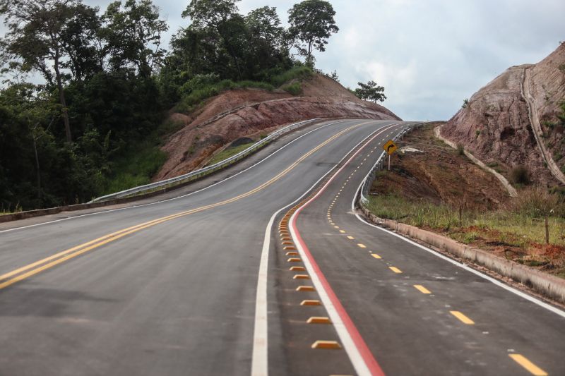 Imagens da Avenida Elis Ribeiro Pinto (novo nome da Avenida Moaçara), em Santarém - Rodrigo Pinheiro AgPará
<div class='credito_fotos'>Foto: Rodrigo Pinheiro / Ag.Pará | <a href='/midias/2022/originais/14756_3353e81d-0ccf-5beb-61ac-d39f48e9241e.jpg' download><i class='fa-solid fa-download'></i> Download</a></div>