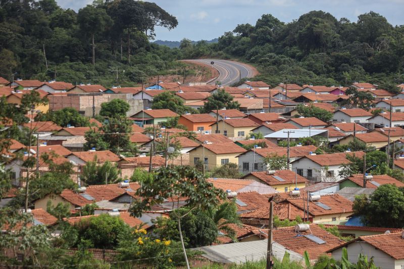 Imagens da Avenida Elis Ribeiro Pinto (novo nome da Avenida Moaçara), em Santarém - Rodrigo Pinheiro AgPará
<div class='credito_fotos'>Foto: Rodrigo Pinheiro / Ag.Pará | <a href='/midias/2022/originais/14756_74205abe-0f83-d444-40c3-2ff89b1aa37d.jpg' download><i class='fa-solid fa-download'></i> Download</a></div>