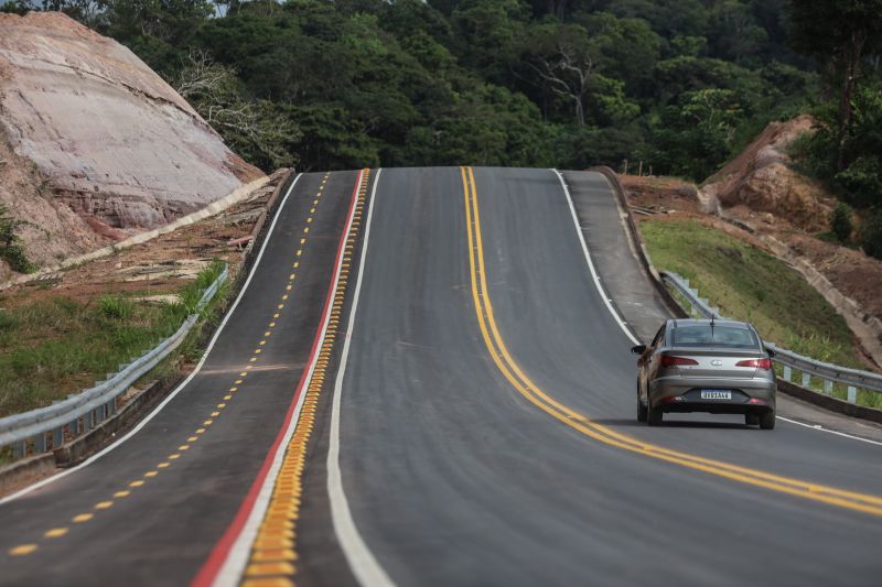 Imagens da Avenida Elis Ribeiro Pinto (novo nome da Avenida Moaçara), em Santarém - Rodrigo Pinheiro AgPará
<div class='credito_fotos'>Foto: Rodrigo Pinheiro / Ag.Pará | <a href='/midias/2022/originais/14756_8211dcb7-e814-b591-f65c-b31f9e937939.jpg' download><i class='fa-solid fa-download'></i> Download</a></div>