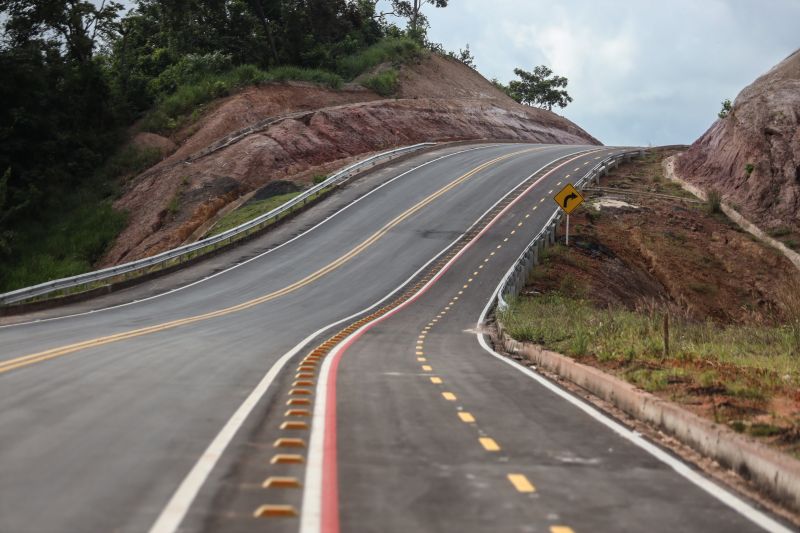 Imagens da Avenida Elis Ribeiro Pinto (novo nome da Avenida Moaçara), em Santarém - Rodrigo Pinheiro AgPará
<div class='credito_fotos'>Foto: Rodrigo Pinheiro / Ag.Pará | <a href='/midias/2022/originais/14756_a01279e8-fffe-0e66-743f-561893e18f00.jpg' download><i class='fa-solid fa-download'></i> Download</a></div>