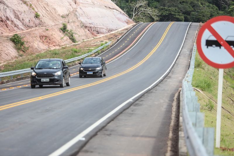 Imagens da Avenida Elis Ribeiro Pinto (novo nome da Avenida Moaçara), em Santarém - Rodrigo Pinheiro AgPará
<div class='credito_fotos'>Foto: Rodrigo Pinheiro / Ag.Pará | <a href='/midias/2022/originais/14756_e6be7b4f-d72d-fe3d-9605-5a3301132898.jpg' download><i class='fa-solid fa-download'></i> Download</a></div>