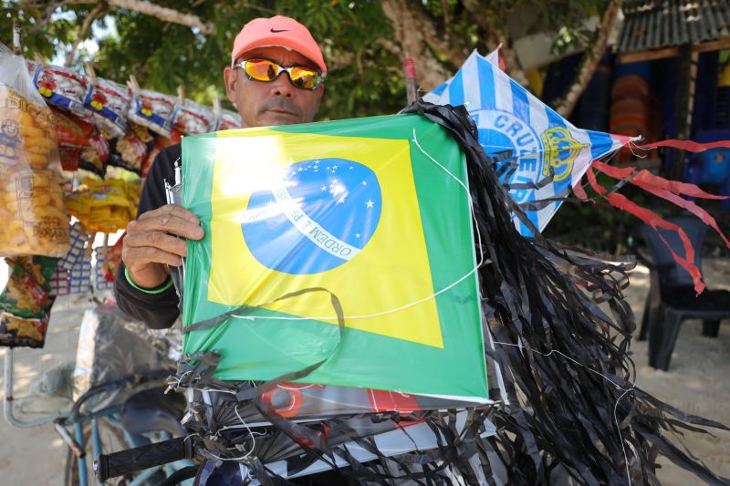 Fiscalização de linhas enceradas com cerol no Distrito de Outeiro em Belém
Alex Santos - vendedor <div class='credito_fotos'>Foto: Bruno Cecim / Ag.Pará | <a href='/midias/2022/originais/14890_bd26e1de-1339-3fb6-64d0-68a41937b676.jpg' download><i class='fa-solid fa-download'></i> Download</a></div>
