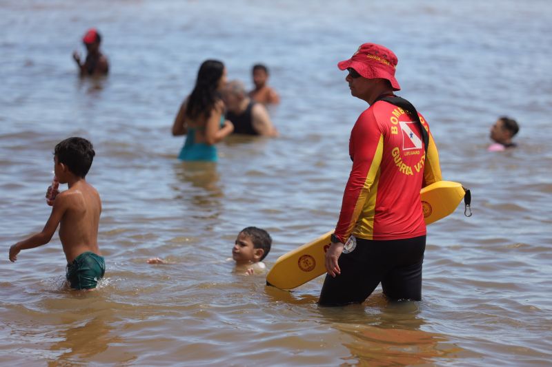 Operação verão no Distrito de Outeiro em Belém <div class='credito_fotos'>Foto: Bruno Cecim / Ag.Pará | <a href='/midias/2022/originais/14891_6290cba9-e7b5-9f9c-e867-9f9c232af803.jpg' download><i class='fa-solid fa-download'></i> Download</a></div>