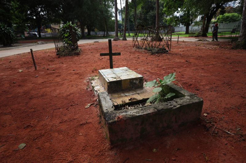 Obra de recuperação do Cemitério da Soledade, necrópole pública fundada em 1850, devido epidemia de febre amarela do século XIX, situado no bairro de Batista Campos na cidade paraense de Belém (estado brasileiro do Pará). <div class='credito_fotos'>Foto: David Alves / Ag.Pará | <a href='/midias/2022/originais/14905_05dd3f6a-8455-3348-5150-01296995cfc3.jpg' download><i class='fa-solid fa-download'></i> Download</a></div>