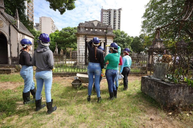 Obra de recuperação do Cemitério da Soledade, necrópole pública fundada em 1850, devido epidemia de febre amarela do século XIX, situado no bairro de Batista Campos na cidade paraense de Belém (estado brasileiro do Pará). <div class='credito_fotos'>Foto: David Alves / Ag.Pará | <a href='/midias/2022/originais/14905_07db5098-bfc0-d368-3fc2-3c0d45220944.jpg' download><i class='fa-solid fa-download'></i> Download</a></div>