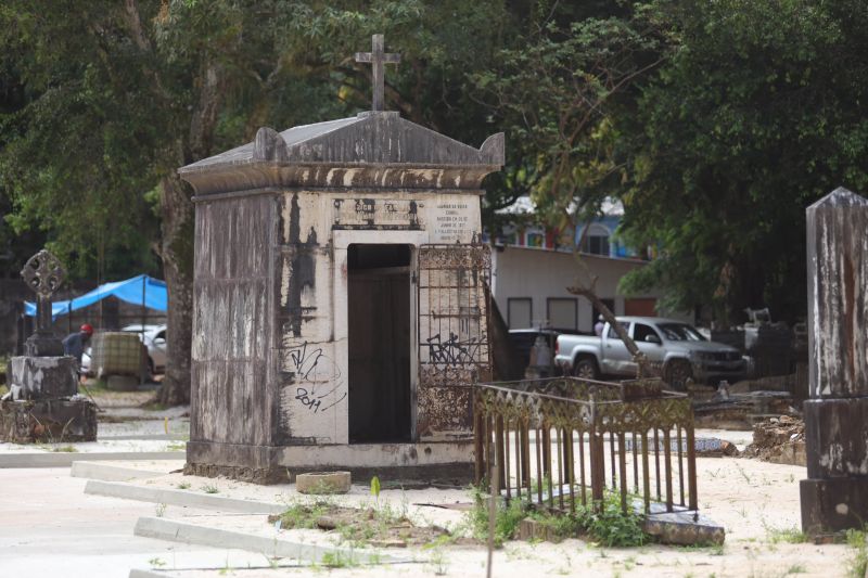 Obra de recuperação do Cemitério da Soledade, necrópole pública fundada em 1850, devido epidemia de febre amarela do século XIX, situado no bairro de Batista Campos na cidade paraense de Belém (estado brasileiro do Pará). <div class='credito_fotos'>Foto: David Alves / Ag.Pará | <a href='/midias/2022/originais/14905_07e70d65-478c-8585-6bdb-5240e1b9ce42.jpg' download><i class='fa-solid fa-download'></i> Download</a></div>