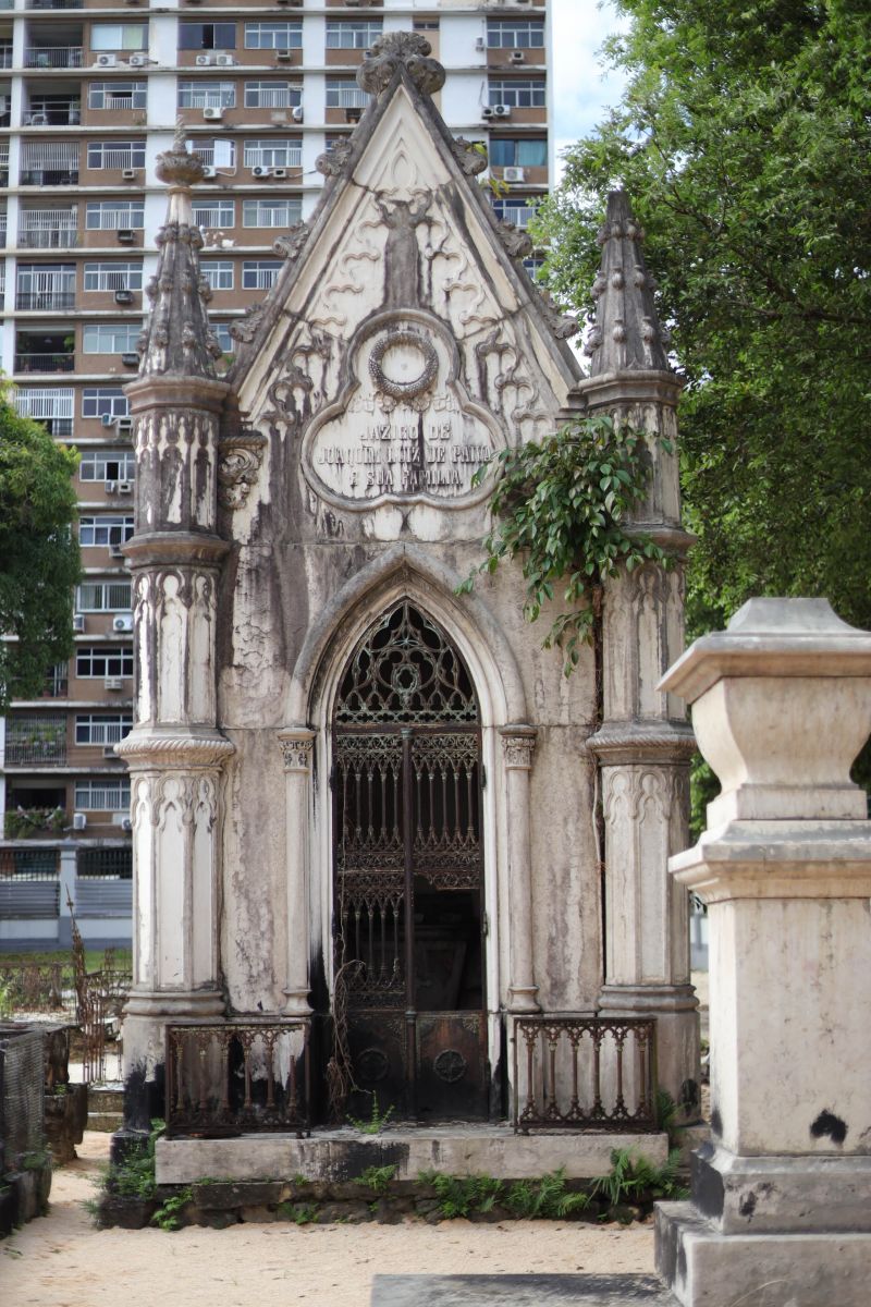Obra de recuperação do Cemitério da Soledade, necrópole pública fundada em 1850, devido epidemia de febre amarela do século XIX, situado no bairro de Batista Campos na cidade paraense de Belém (estado brasileiro do Pará). <div class='credito_fotos'>Foto: David Alves / Ag.Pará | <a href='/midias/2022/originais/14905_265513ee-79ae-5dd1-2c58-46c553e3bc38.jpg' download><i class='fa-solid fa-download'></i> Download</a></div>