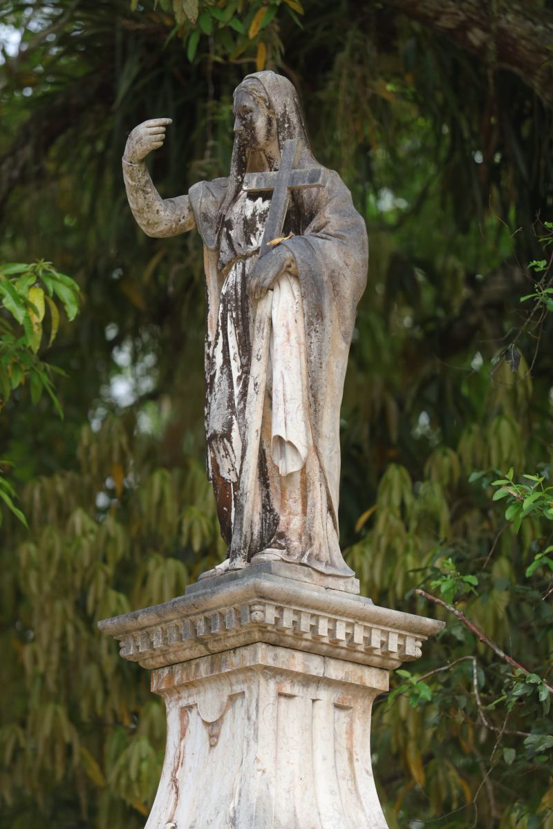 Obra de recuperação do Cemitério da Soledade, necrópole pública fundada em 1850, devido epidemia de febre amarela do século XIX, situado no bairro de Batista Campos na cidade paraense de Belém (estado brasileiro do Pará). <div class='credito_fotos'>Foto: David Alves / Ag.Pará | <a href='/midias/2022/originais/14905_270bf46e-8006-7c2b-7982-613657ece850.jpg' download><i class='fa-solid fa-download'></i> Download</a></div>