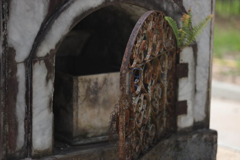 Obra de recuperação do Cemitério da Soledade, necrópole pública fundada em 1850, devido epidemia de febre amarela do século XIX, situado no bairro de Batista Campos na cidade paraense de Belém (estado brasileiro do Pará). <div class='credito_fotos'>Foto: David Alves / Ag.Pará | <a href='/midias/2022/originais/14905_4b6d8548-faf6-ad7b-8ff1-a007b26a248d.jpg' download><i class='fa-solid fa-download'></i> Download</a></div>
