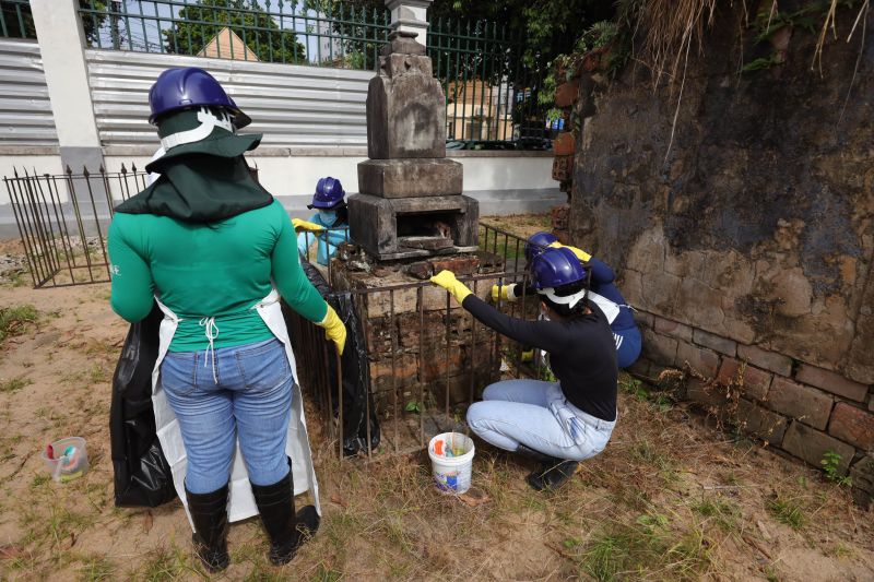 Obra de recuperação do Cemitério da Soledade, necrópole pública fundada em 1850, devido epidemia de febre amarela do século XIX, situado no bairro de Batista Campos na cidade paraense de Belém (estado brasileiro do Pará). <div class='credito_fotos'>Foto: David Alves / Ag.Pará | <a href='/midias/2022/originais/14905_54660227-6eb2-533b-4c65-c2c7313f8a8a.jpg' download><i class='fa-solid fa-download'></i> Download</a></div>