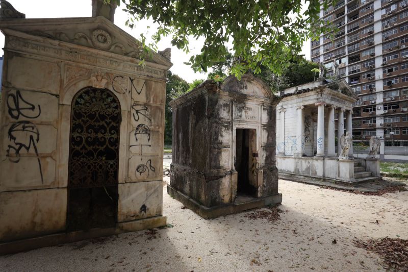 Obra de recuperação do Cemitério da Soledade, necrópole pública fundada em 1850, devido epidemia de febre amarela do século XIX, situado no bairro de Batista Campos na cidade paraense de Belém (estado brasileiro do Pará). <div class='credito_fotos'>Foto: David Alves / Ag.Pará | <a href='/midias/2022/originais/14905_5748f4a6-2131-ba55-19ed-1f9b9a21eb9a.jpg' download><i class='fa-solid fa-download'></i> Download</a></div>