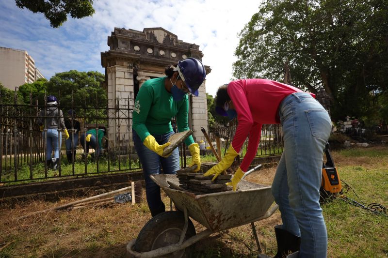 Obra de recuperação do Cemitério da Soledade, necrópole pública fundada em 1850, devido epidemia de febre amarela do século XIX, situado no bairro de Batista Campos na cidade paraense de Belém (estado brasileiro do Pará). <div class='credito_fotos'>Foto: David Alves / Ag.Pará | <a href='/midias/2022/originais/14905_75660be3-8bdf-412e-90d0-9618a0aeaa65.jpg' download><i class='fa-solid fa-download'></i> Download</a></div>