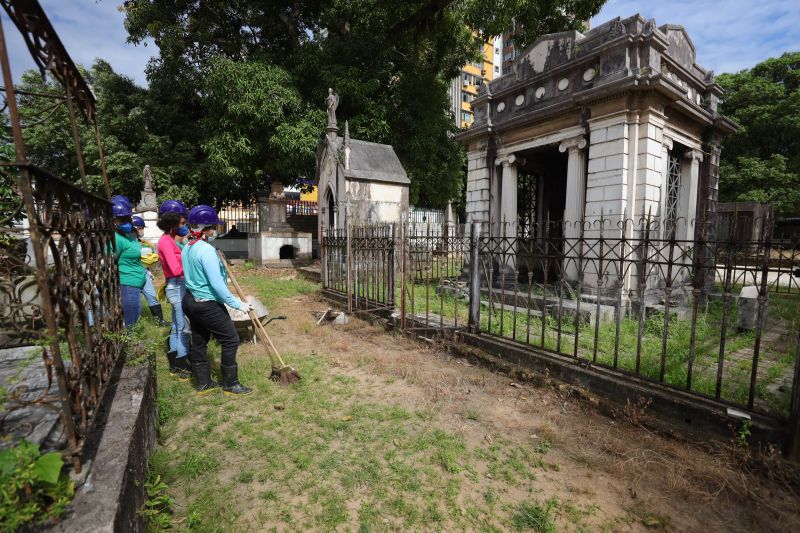 Obra de recuperação do Cemitério da Soledade, necrópole pública fundada em 1850, devido epidemia de febre amarela do século XIX, situado no bairro de Batista Campos na cidade paraense de Belém (estado brasileiro do Pará). <div class='credito_fotos'>Foto: David Alves / Ag.Pará | <a href='/midias/2022/originais/14905_7e28bd4c-158a-bcd6-9d9d-61634d34a2c2.jpg' download><i class='fa-solid fa-download'></i> Download</a></div>