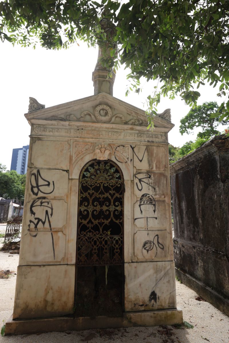 Obra de recuperação do Cemitério da Soledade, necrópole pública fundada em 1850, devido epidemia de febre amarela do século XIX, situado no bairro de Batista Campos na cidade paraense de Belém (estado brasileiro do Pará). <div class='credito_fotos'>Foto: David Alves / Ag.Pará | <a href='/midias/2022/originais/14905_83bed7e9-2cd0-829e-8abd-02718ca8fa4f.jpg' download><i class='fa-solid fa-download'></i> Download</a></div>