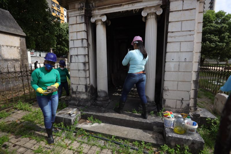 Obra de recuperação do Cemitério da Soledade, necrópole pública fundada em 1850, devido epidemia de febre amarela do século XIX, situado no bairro de Batista Campos na cidade paraense de Belém (estado brasileiro do Pará). <div class='credito_fotos'>Foto: David Alves / Ag.Pará | <a href='/midias/2022/originais/14905_8fcd082b-d7ac-19d4-3a77-b6c57cf9fa9a.jpg' download><i class='fa-solid fa-download'></i> Download</a></div>