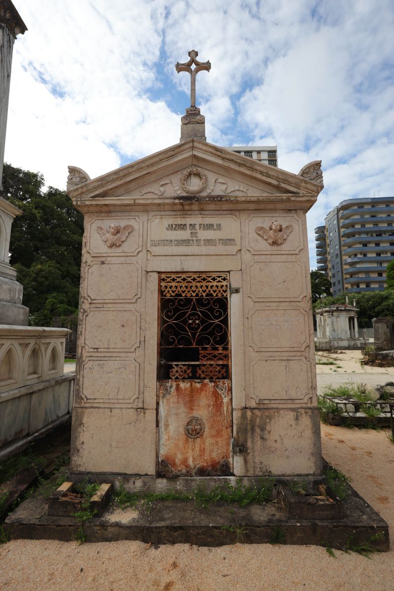 Obra de recuperação do Cemitério da Soledade, necrópole pública fundada em 1850, devido epidemia de febre amarela do século XIX, situado no bairro de Batista Campos na cidade paraense de Belém (estado brasileiro do Pará). <div class='credito_fotos'>Foto: David Alves / Ag.Pará | <a href='/midias/2022/originais/14905_9d435d5e-85c1-9604-44da-8e04e55e1e52.jpg' download><i class='fa-solid fa-download'></i> Download</a></div>