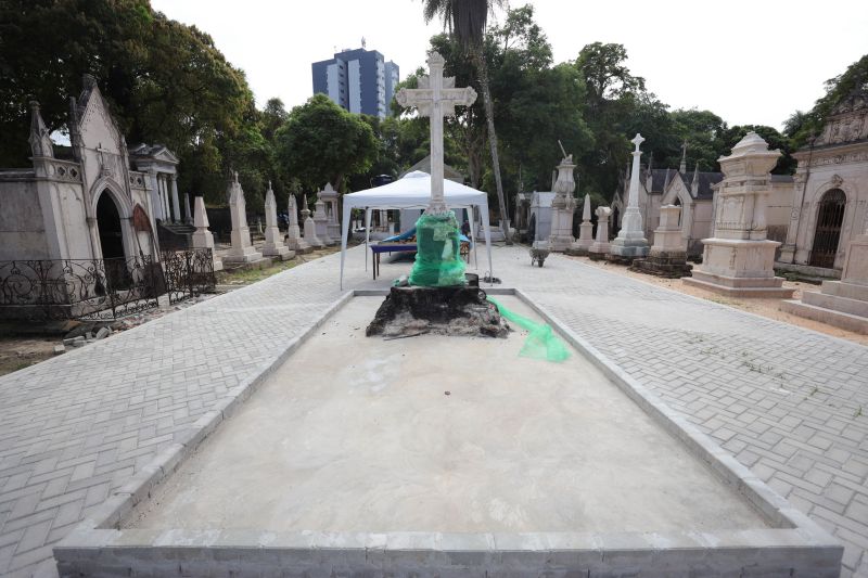 Obra de recuperação do Cemitério da Soledade, necrópole pública fundada em 1850, devido epidemia de febre amarela do século XIX, situado no bairro de Batista Campos na cidade paraense de Belém (estado brasileiro do Pará). <div class='credito_fotos'>Foto: David Alves / Ag.Pará | <a href='/midias/2022/originais/14905_ad6dcdf9-f776-c06a-0fa4-fe97f3a64f59.jpg' download><i class='fa-solid fa-download'></i> Download</a></div>