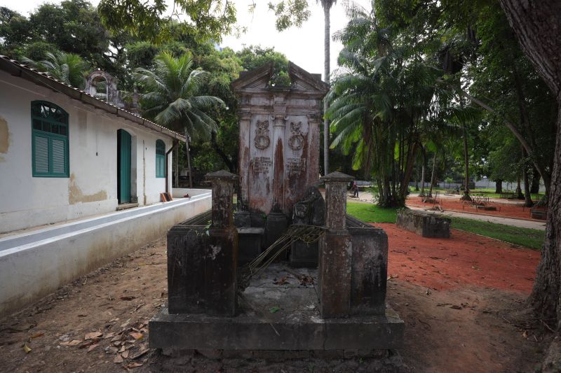 Obra de recuperação do Cemitério da Soledade, necrópole pública fundada em 1850, devido epidemia de febre amarela do século XIX, situado no bairro de Batista Campos na cidade paraense de Belém (estado brasileiro do Pará). <div class='credito_fotos'>Foto: David Alves / Ag.Pará | <a href='/midias/2022/originais/14905_c098b3f0-46a9-cff0-7f3e-ac318c14efde.jpg' download><i class='fa-solid fa-download'></i> Download</a></div>