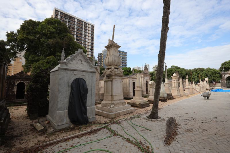 Obra de recuperação do Cemitério da Soledade, necrópole pública fundada em 1850, devido epidemia de febre amarela do século XIX, situado no bairro de Batista Campos na cidade paraense de Belém (estado brasileiro do Pará). <div class='credito_fotos'>Foto: David Alves / Ag.Pará | <a href='/midias/2022/originais/14905_c908bd81-68b8-c94d-e8b9-a2a2db76c20c.jpg' download><i class='fa-solid fa-download'></i> Download</a></div>