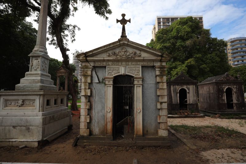 Obra de recuperação do Cemitério da Soledade, necrópole pública fundada em 1850, devido epidemia de febre amarela do século XIX, situado no bairro de Batista Campos na cidade paraense de Belém (estado brasileiro do Pará). <div class='credito_fotos'>Foto: David Alves / Ag.Pará | <a href='/midias/2022/originais/14905_d4d013e6-d5c5-a8da-59e8-7c980ea783fd.jpg' download><i class='fa-solid fa-download'></i> Download</a></div>