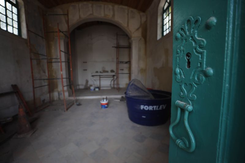 Obra de recuperação do Cemitério da Soledade, necrópole pública fundada em 1850, devido epidemia de febre amarela do século XIX, situado no bairro de Batista Campos na cidade paraense de Belém (estado brasileiro do Pará). <div class='credito_fotos'>Foto: David Alves / Ag.Pará | <a href='/midias/2022/originais/14905_dc09cb15-2230-b22d-8ed0-893f36b2ba91.jpg' download><i class='fa-solid fa-download'></i> Download</a></div>