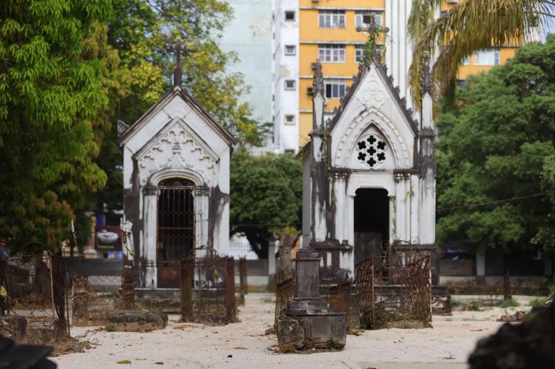 Obra de recuperação do Cemitério da Soledade, necrópole pública fundada em 1850, devido epidemia de febre amarela do século XIX, situado no bairro de Batista Campos na cidade paraense de Belém (estado brasileiro do Pará). <div class='credito_fotos'>Foto: David Alves / Ag.Pará | <a href='/midias/2022/originais/14905_e74f3bb9-50a5-2d8c-1eec-c87827b67ed6.jpg' download><i class='fa-solid fa-download'></i> Download</a></div>