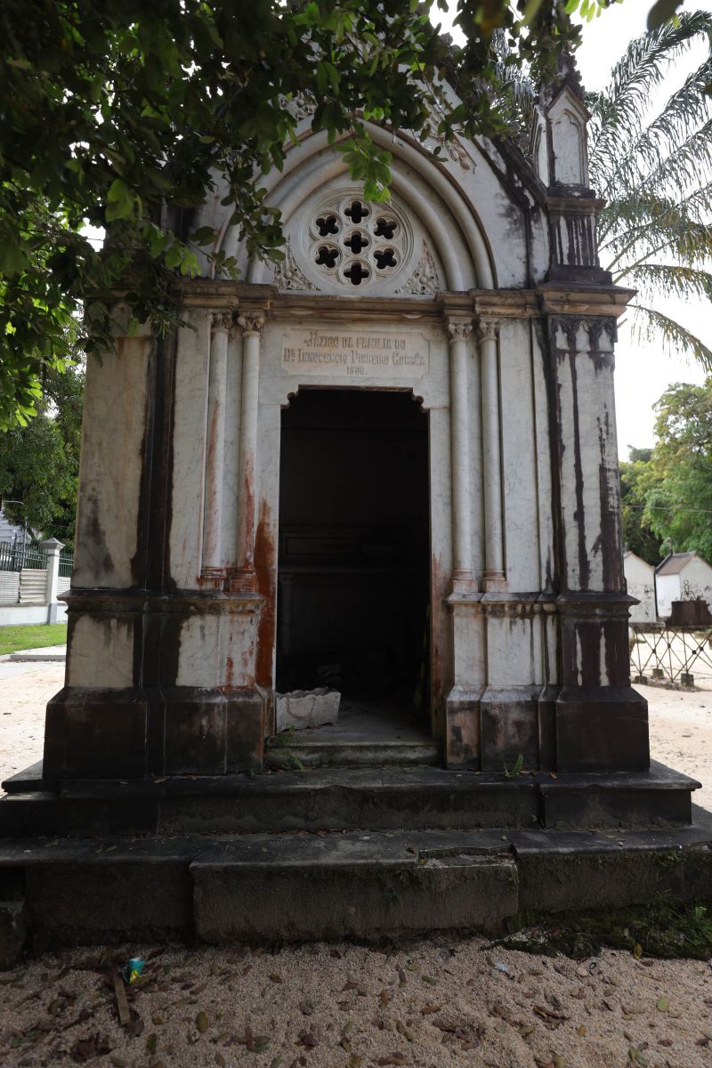 Obra de recuperação do Cemitério da Soledade, necrópole pública fundada em 1850, devido epidemia de febre amarela do século XIX, situado no bairro de Batista Campos na cidade paraense de Belém (estado brasileiro do Pará). <div class='credito_fotos'>Foto: David Alves / Ag.Pará | <a href='/midias/2022/originais/14905_f81344fd-41b2-3b4c-fcb8-6d1fb8492e9b.jpg' download><i class='fa-solid fa-download'></i> Download</a></div>
