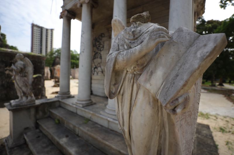 Obra de recuperação do Cemitério da Soledade, necrópole pública fundada em 1850, devido epidemia de febre amarela do século XIX, situado no bairro de Batista Campos na cidade paraense de Belém (estado brasileiro do Pará). <div class='credito_fotos'>Foto: David Alves / Ag.Pará | <a href='/midias/2022/originais/14905_fa64b28b-80c0-2fa5-0de1-e9d6e8b70785.jpg' download><i class='fa-solid fa-download'></i> Download</a></div>