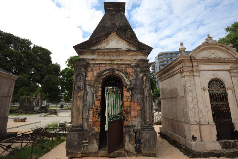 Obra de recuperação do Cemitério da Soledade, necrópole pública fundada em 1850, devido epidemia de febre amarela do século XIX, situado no bairro de Batista Campos na cidade paraense de Belém (estado brasileiro do Pará). <div class='credito_fotos'>Foto: David Alves / Ag.Pará | <a href='/midias/2022/originais/14905_fc5ccdb2-c683-5960-786e-09f42444c448.jpg' download><i class='fa-solid fa-download'></i> Download</a></div>