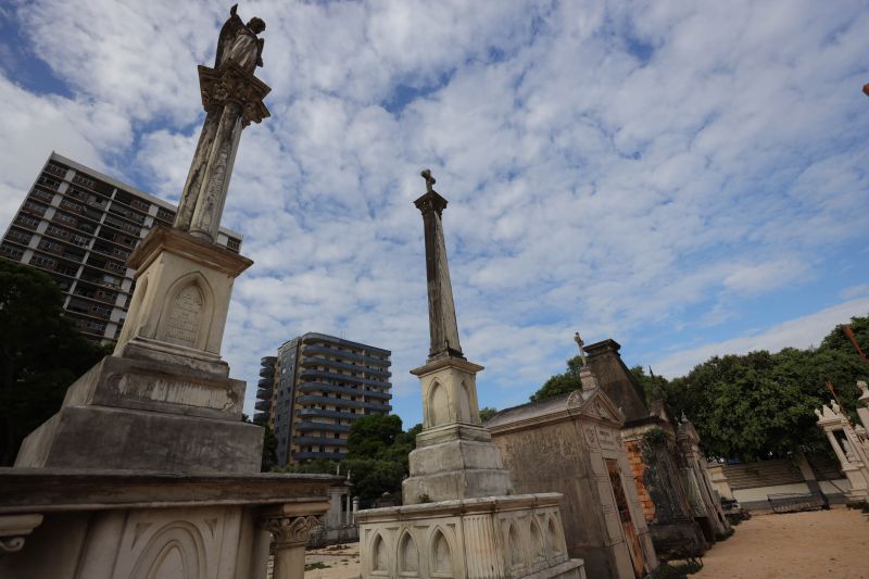 Obra de recuperação do Cemitério da Soledade, necrópole pública fundada em 1850, devido epidemia de febre amarela do século XIX, situado no bairro de Batista Campos na cidade paraense de Belém (estado brasileiro do Pará). <div class='credito_fotos'>Foto: David Alves / Ag.Pará | <a href='/midias/2022/originais/14905_fdf6f4a4-4391-879a-102c-cc7532cfdb08.jpg' download><i class='fa-solid fa-download'></i> Download</a></div>