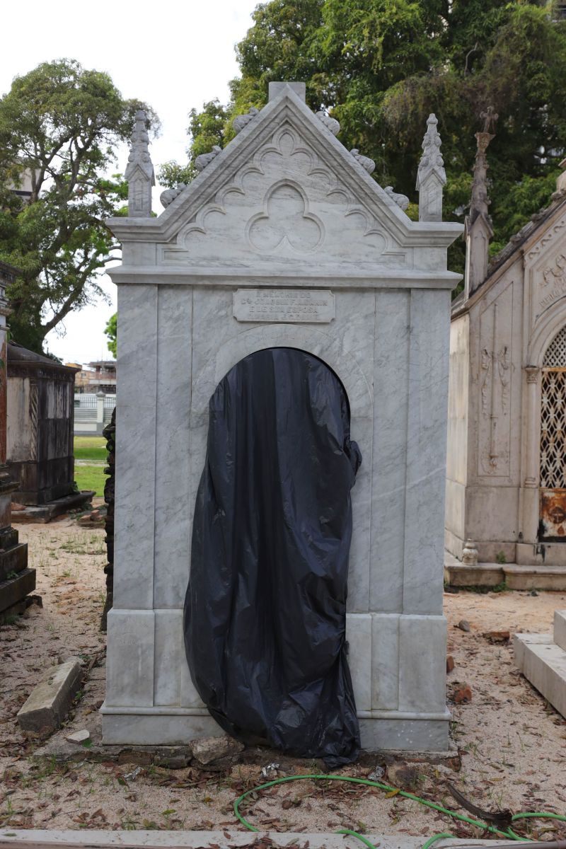 Obra de recuperação do Cemitério da Soledade, necrópole pública fundada em 1850, devido epidemia de febre amarela do século XIX, situado no bairro de Batista Campos na cidade paraense de Belém (estado brasileiro do Pará). <div class='credito_fotos'>Foto: David Alves / Ag.Pará | <a href='/midias/2022/originais/14905_ff12c000-5b21-8b8b-a45e-9a82982e0a74.jpg' download><i class='fa-solid fa-download'></i> Download</a></div>