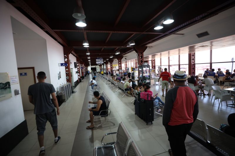 MOVIMENTAÇÃO TERMINAL HIDROVIÁRIO BELÉM <div class='credito_fotos'>Foto: Rodrigo Pinheiro / Ag.Pará | <a href='/midias/2022/originais/14927_2106bac4-9d61-5543-0d54-ed69af67daf8.jpg' download><i class='fa-solid fa-download'></i> Download</a></div>