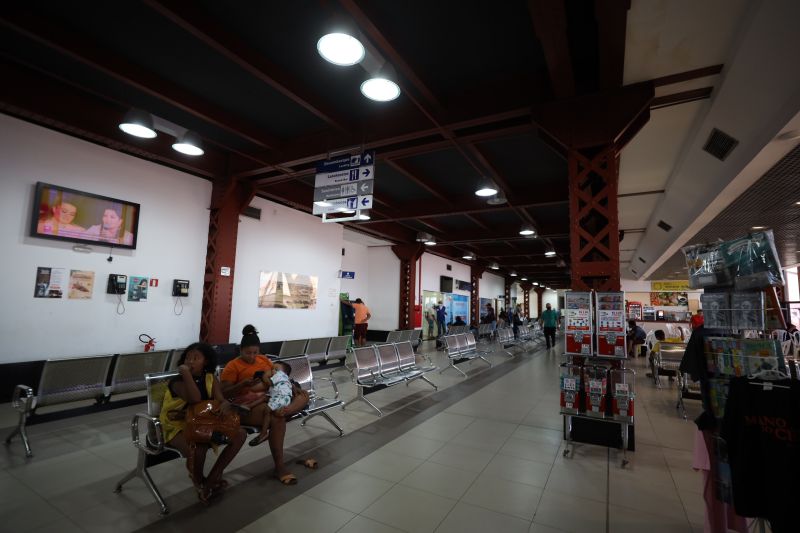 MOVIMENTAÇÃO TERMINAL HIDROVIÁRIO BELÉM <div class='credito_fotos'>Foto: Rodrigo Pinheiro / Ag.Pará | <a href='/midias/2022/originais/14927_290ca11e-3620-c64e-7c54-bb439473db05.jpg' download><i class='fa-solid fa-download'></i> Download</a></div>