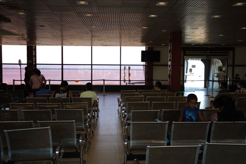 MOVIMENTAÇÃO TERMINAL HIDROVIÁRIO BELÉM <div class='credito_fotos'>Foto: Rodrigo Pinheiro / Ag.Pará | <a href='/midias/2022/originais/14927_fd869250-876d-eadd-39f8-22fa689b4a54.jpg' download><i class='fa-solid fa-download'></i> Download</a></div>
