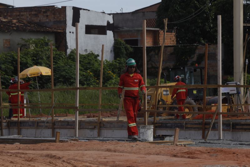 Obra da Usina da Paz - UsiPaz Guamá
As Usinas da Paz são complexos físicos destinados a congregar serviços do Estado oferecidos à comunidade, seja na área da saúde, da educação, dos direitos do consumidor, da cultura, da comunicação, da profissionalização, do empreendedorismo e outros. <div class='credito_fotos'>Foto: Alex Ribeiro / Ag. Pará | <a href='/midias/2022/originais/14932_05be4dff-cfe8-64d1-69e4-01d498bda90c.jpg' download><i class='fa-solid fa-download'></i> Download</a></div>