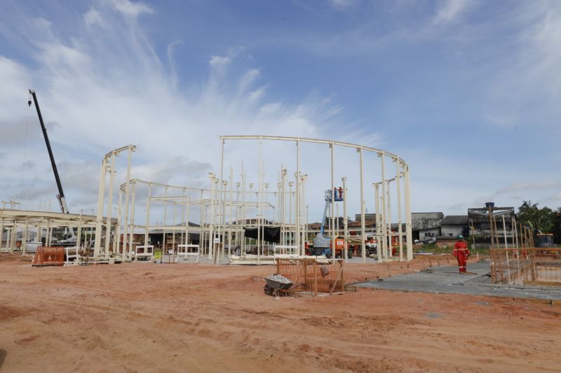 Obra da Usina da Paz - UsiPaz Guamá
As Usinas da Paz são complexos físicos destinados a congregar serviços do Estado oferecidos à comunidade, seja na área da saúde, da educação, dos direitos do consumidor, da cultura, da comunicação, da profissionalização, do empreendedorismo e outros. <div class='credito_fotos'>Foto: Alex Ribeiro / Ag. Pará | <a href='/midias/2022/originais/14932_24393d12-8121-d9e3-86a7-3ff773e071a5.jpg' download><i class='fa-solid fa-download'></i> Download</a></div>