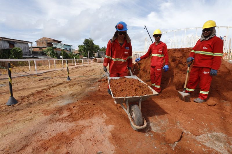 Obra da Usina da Paz - UsiPaz Guamá
As Usinas da Paz são complexos físicos destinados a congregar serviços do Estado oferecidos à comunidade, seja na área da saúde, da educação, dos direitos do consumidor, da cultura, da comunicação, da profissionalização, do empreendedorismo e outros. <div class='credito_fotos'>Foto: Alex Ribeiro / Ag. Pará | <a href='/midias/2022/originais/14932_296444d6-d3af-a611-2a88-987fa9fbd1a2.jpg' download><i class='fa-solid fa-download'></i> Download</a></div>