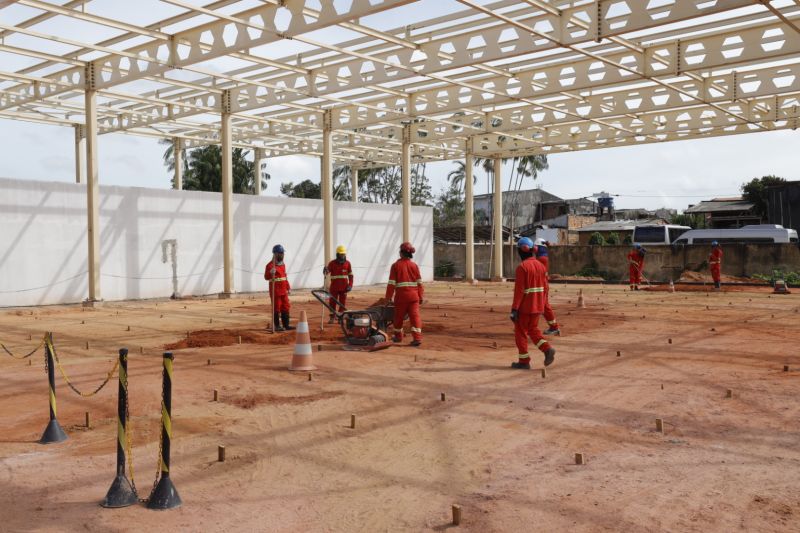 Obra da Usina da Paz - UsiPaz Guamá
As Usinas da Paz são complexos físicos destinados a congregar serviços do Estado oferecidos à comunidade, seja na área da saúde, da educação, dos direitos do consumidor, da cultura, da comunicação, da profissionalização, do empreendedorismo e outros. <div class='credito_fotos'>Foto: Alex Ribeiro / Ag. Pará | <a href='/midias/2022/originais/14932_5bedaaf8-6b65-5da0-1d54-64c801f7cdfd.jpg' download><i class='fa-solid fa-download'></i> Download</a></div>