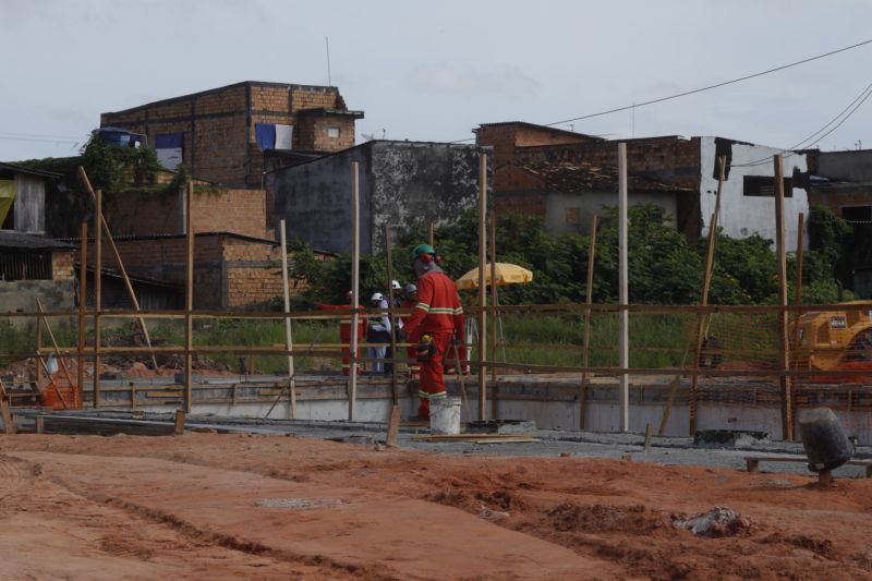 Obra da Usina da Paz - UsiPaz Guamá
As Usinas da Paz são complexos físicos destinados a congregar serviços do Estado oferecidos à comunidade, seja na área da saúde, da educação, dos direitos do consumidor, da cultura, da comunicação, da profissionalização, do empreendedorismo e outros. <div class='credito_fotos'>Foto: Alex Ribeiro / Ag. Pará | <a href='/midias/2022/originais/14932_8d888b3c-b5b8-5772-e50c-26c160d7f038.jpg' download><i class='fa-solid fa-download'></i> Download</a></div>