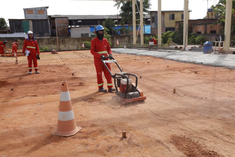 Obra da Usina da Paz - UsiPaz Guamá
As Usinas da Paz são complexos físicos destinados a congregar serviços do Estado oferecidos à comunidade, seja na área da saúde, da educação, dos direitos do consumidor, da cultura, da comunicação, da profissionalização, do empreendedorismo e outros. <div class='credito_fotos'>Foto: Alex Ribeiro / Ag. Pará | <a href='/midias/2022/originais/14932_917208bb-d65d-dad6-a6bb-1dc7d4ca316c.jpg' download><i class='fa-solid fa-download'></i> Download</a></div>