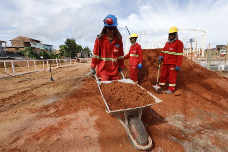Obra da Usina da Paz - UsiPaz Guamá
As Usinas da Paz são complexos físicos destinados a congregar serviços do Estado oferecidos à comunidade, seja na área da saúde, da educação, dos direitos do consumidor, da cultura, da comunicação, da profissionalização, do empreendedorismo e outros. <div class='credito_fotos'>Foto: Alex Ribeiro / Ag. Pará | <a href='/midias/2022/originais/14932_97c350fd-b1c4-b42b-76b0-3d6ad4cada9d.jpg' download><i class='fa-solid fa-download'></i> Download</a></div>