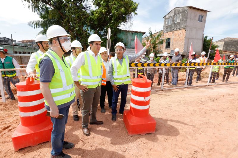 Governador visita obras da Usina da Paz no bairro do Guamá <div class='credito_fotos'>Foto: Alex Ribeiro / Ag. Pará   |   <a href='/midias/2022/originais/14933_1a7bcf2c-ba4d-7a9c-49a9-56c5eda8f1b0.jpg' download><i class='fa-solid fa-download'></i> Download</a></div>