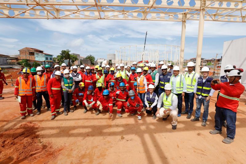 Governador visita obras da Usina da Paz no bairro do Guamá <div class='credito_fotos'>Foto: Alex Ribeiro / Ag. Pará   |   <a href='/midias/2022/originais/14933_242e316d-0a97-7cda-7f97-3efe2d1a5629.jpg' download><i class='fa-solid fa-download'></i> Download</a></div>