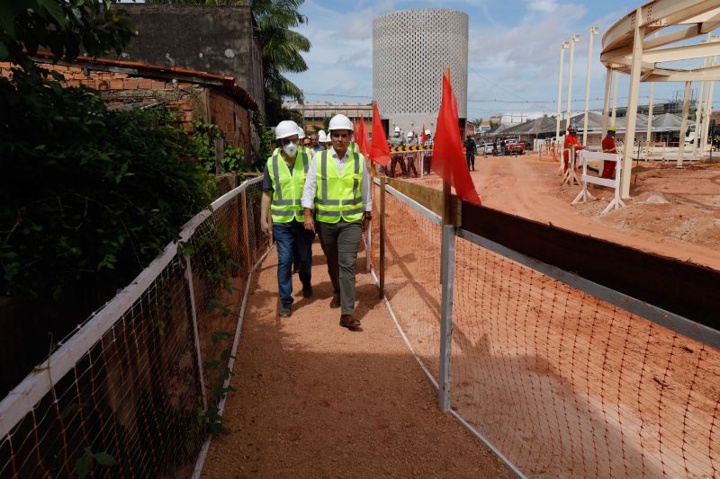 Governador visita obras da Usina da Paz no bairro do Guamá <div class='credito_fotos'>Foto: Alex Ribeiro / Ag. Pará   |   <a href='/midias/2022/originais/14933_78f52b42-186a-5b4f-f2a2-0f88dd2e0740.jpg' download><i class='fa-solid fa-download'></i> Download</a></div>
