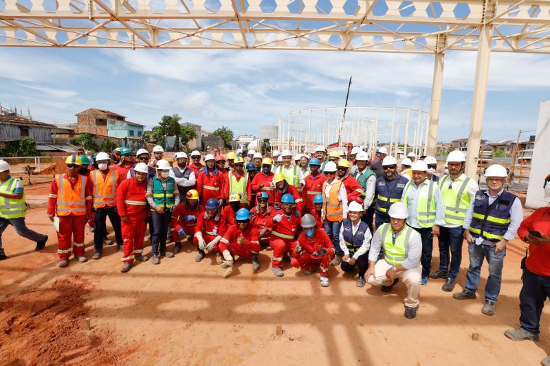 Governador visita obras da Usina da Paz no bairro do Guamá <div class='credito_fotos'>Foto: Alex Ribeiro / Ag. Pará   |   <a href='/midias/2022/originais/14933_9f408e2a-ab09-4096-176b-8d0e82107d4c.jpg' download><i class='fa-solid fa-download'></i> Download</a></div>