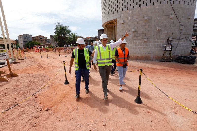 Governador visita obras da Usina da Paz no bairro do Guamá <div class='credito_fotos'>Foto: Alex Ribeiro / Ag. Pará   |   <a href='/midias/2022/originais/14933_c3a652ca-4598-722d-c0ca-c17ae4561edf.jpg' download><i class='fa-solid fa-download'></i> Download</a></div>