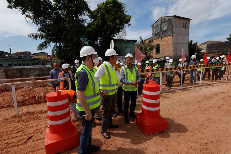 Governador visita obras da Usina da Paz no bairro do Guamá <div class='credito_fotos'>Foto: Alex Ribeiro / Ag. Pará   |   <a href='/midias/2022/originais/14933_dacfa70a-9d50-677e-be7e-47ea9fc0a471.jpg' download><i class='fa-solid fa-download'></i> Download</a></div>