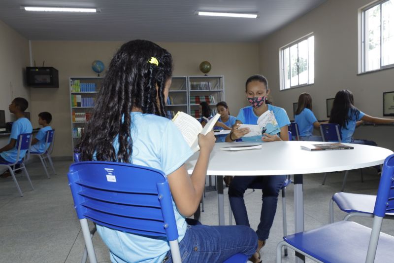Governo Entrega Escola Tauriano Gil de Sousa na Comunidade Porto Salva no município de Vigia de Nazaré <div class='credito_fotos'>Foto: Alex Ribeiro / Ag. Pará | <a href='/midias/2022/originais/14941_07703b30-bf5f-2758-a59c-1c3ae01c42ab.jpg' download><i class='fa-solid fa-download'></i> Download</a></div>