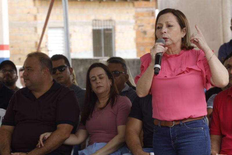 Governo Entrega Escola Tauriano Gil de Sousa na Comunidade Porto Salva no município de Vigia de Nazaré
secretária estadual de educação do Pará, Eliete Braga <div class='credito_fotos'>Foto: Alex Ribeiro / Ag. Pará | <a href='/midias/2022/originais/14941_4b413654-e7c4-6747-7028-58bcc41834ab.jpg' download><i class='fa-solid fa-download'></i> Download</a></div>